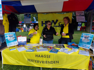 Fatima, Carla en Irene op de Strandwalmarkt Rijswijk 2024