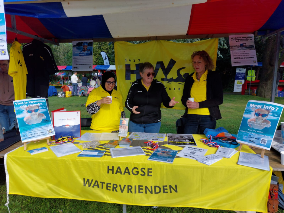 Fatima, Carla en Irene op de Strandwalmarkt Rijswijk 2024