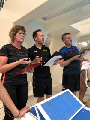 Geconcentreerde blikken van Gerlinde, Martijn en Enno